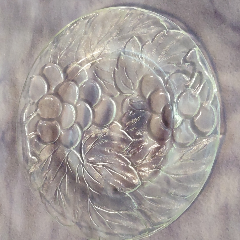 Vintage KIG Indonesia Grape /leaf pattern plate